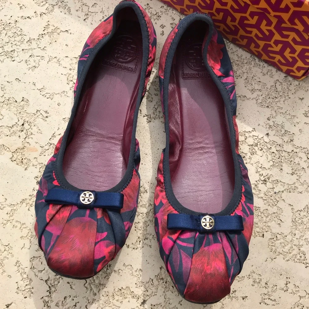 TORY BURCH Ally Ballet Flats Fabric Satin Red Navy Size 10 Box Included